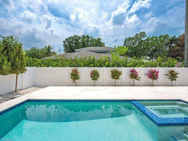 1102 9th AVE N, Naples, FL 34102