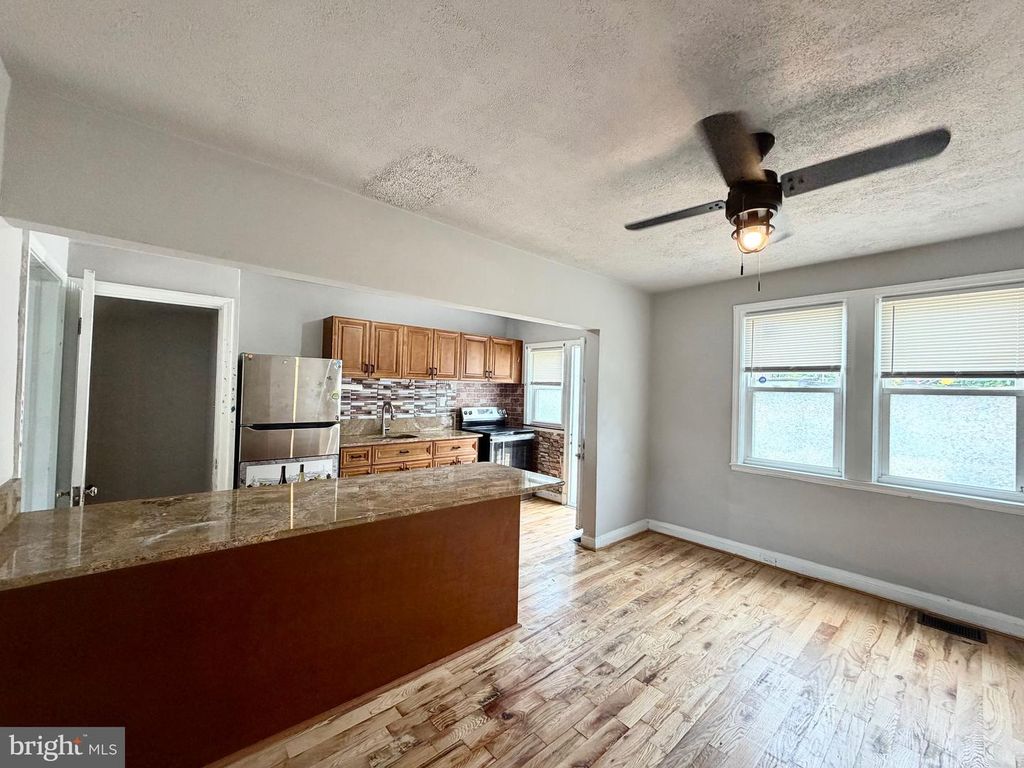 Image 10 of property listing at 812 BRAESIDE RD, Baltimore, MD 21229