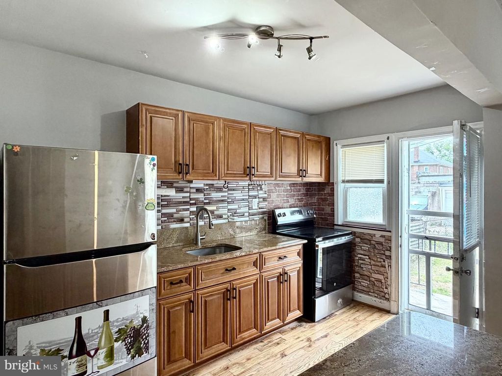 Image 11 of property listing at 812 BRAESIDE RD, Baltimore, MD 21229