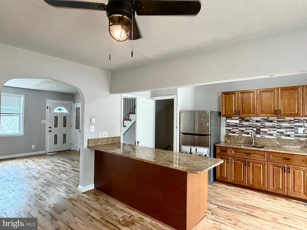 Image 12 of property listing at 812 BRAESIDE RD, Baltimore, MD 21229