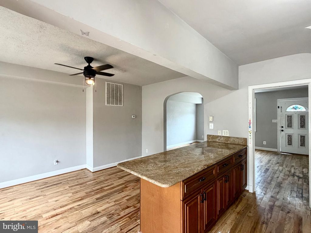 Image 13 of property listing at 812 BRAESIDE RD, Baltimore, MD 21229