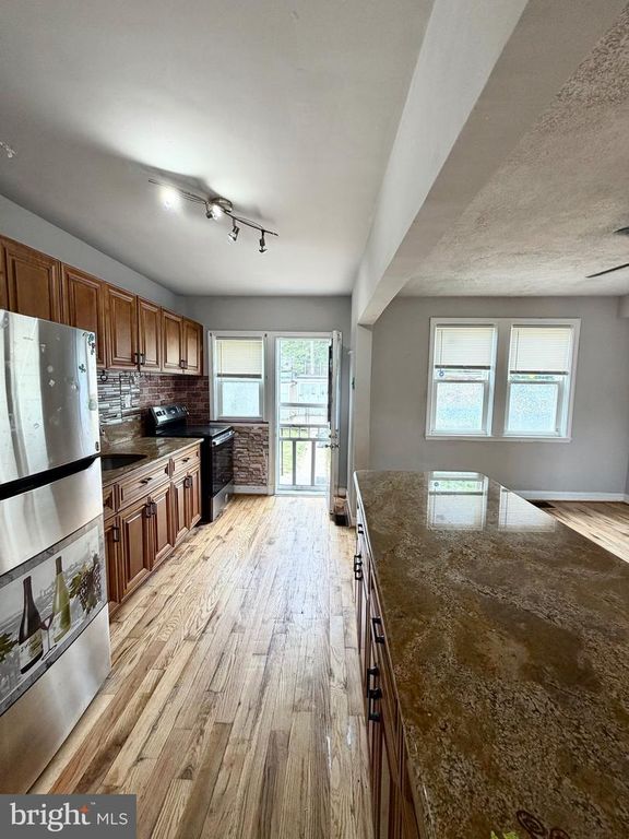Image 16 of property listing at 812 BRAESIDE RD, Baltimore, MD 21229
