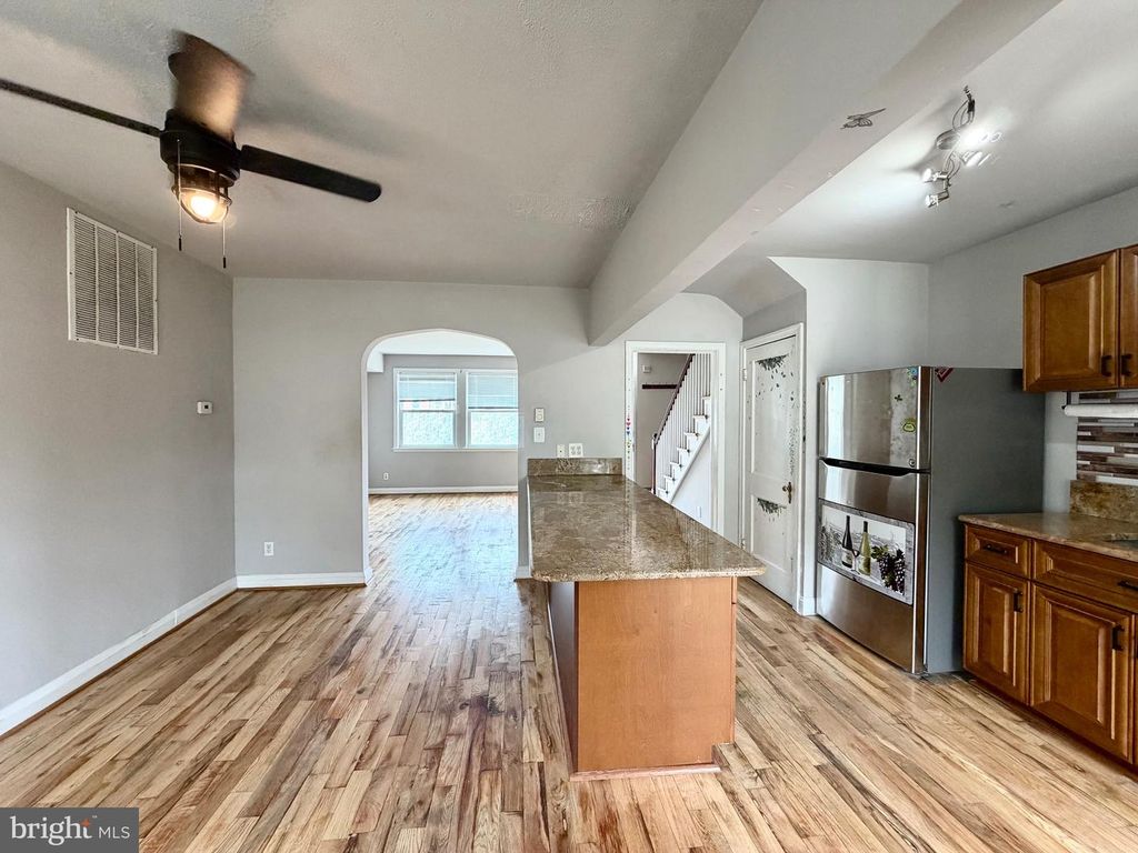 Image 17 of property listing at 812 BRAESIDE RD, Baltimore, MD 21229