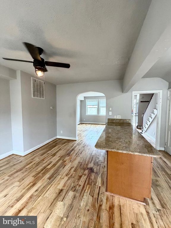 Image 18 of property listing at 812 BRAESIDE RD, Baltimore, MD 21229