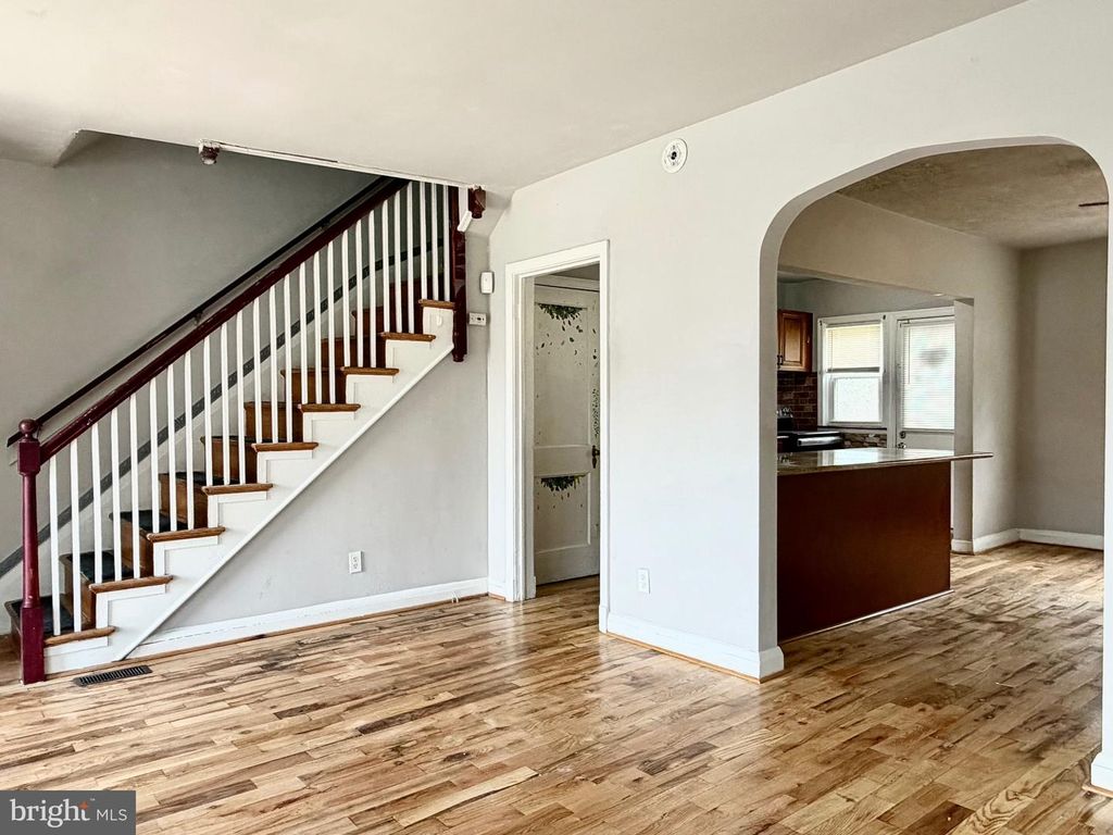 Image 19 of property listing at 812 BRAESIDE RD, Baltimore, MD 21229