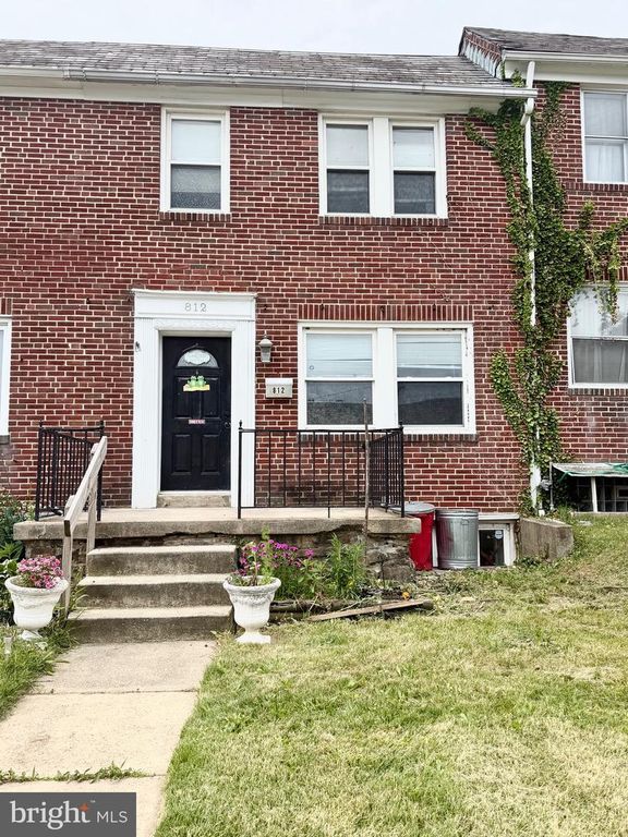 Image 2 of property listing at 812 BRAESIDE RD, Baltimore, MD 21229