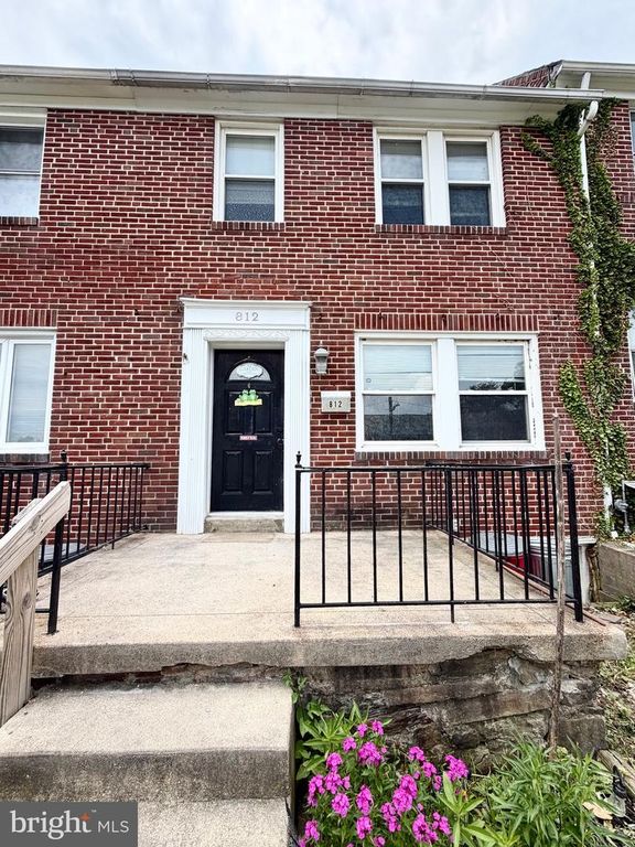Image 3 of property listing at 812 BRAESIDE RD, Baltimore, MD 21229