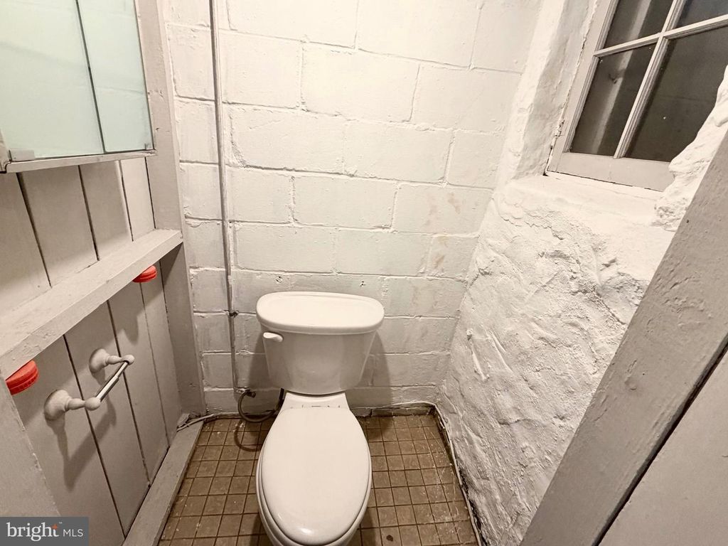 Image 29 of property listing at 812 BRAESIDE RD, Baltimore, MD 21229