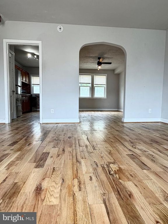 Image 5 of property listing at 812 BRAESIDE RD, Baltimore, MD 21229