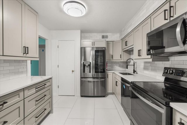 2386 BRIDLE PATH LANE 8, Orlando, FL 32812