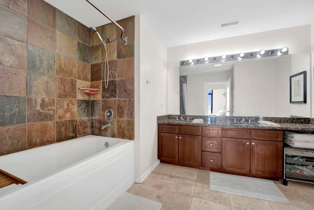 1524 S SANGAMON Street 806, Chicago, IL 60608