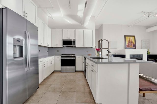 1524 S SANGAMON Street 806, Chicago, IL 60608