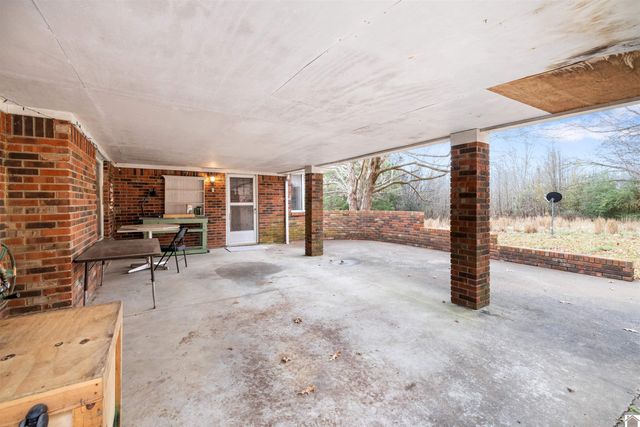 2705 Eggners Ferry Rd, Benton, KY 42025