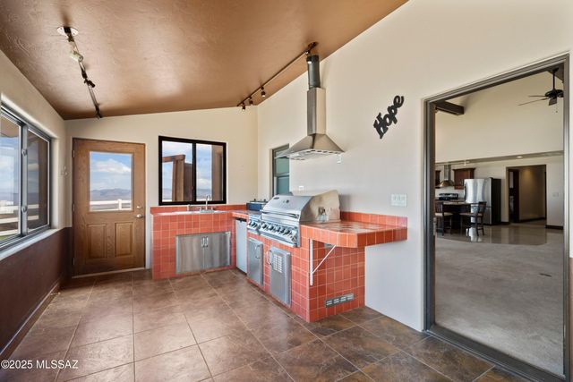 33351 S High Jinks Road, Oracle, AZ 85623