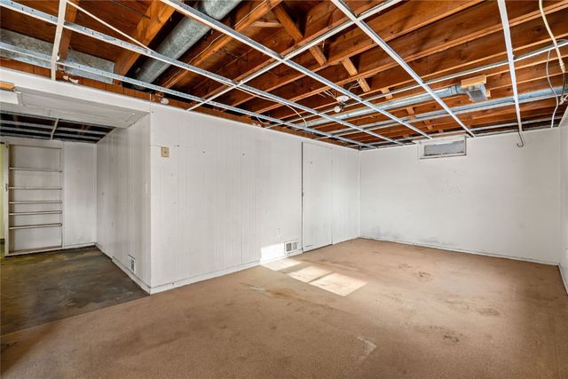 1219 Oakcrest, Iowa City, IA 52246