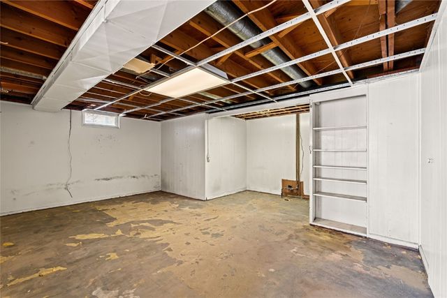 1219 Oakcrest, Iowa City, IA 52246