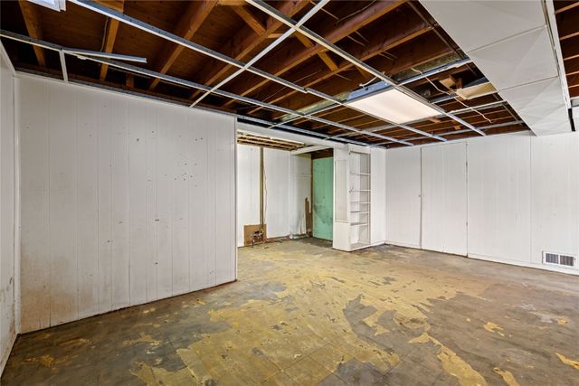 1219 Oakcrest, Iowa City, IA 52246