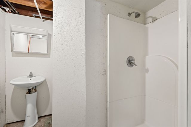 1219 Oakcrest, Iowa City, IA 52246