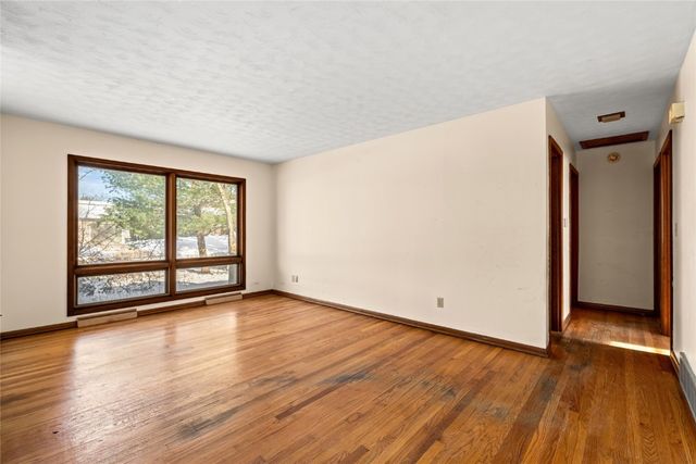 1219 Oakcrest, Iowa City, IA 52246