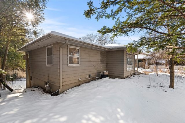 1219 Oakcrest, Iowa City, IA 52246