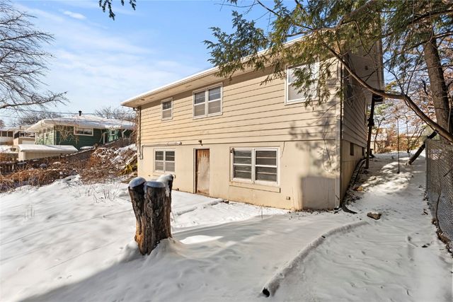 1219 Oakcrest, Iowa City, IA 52246