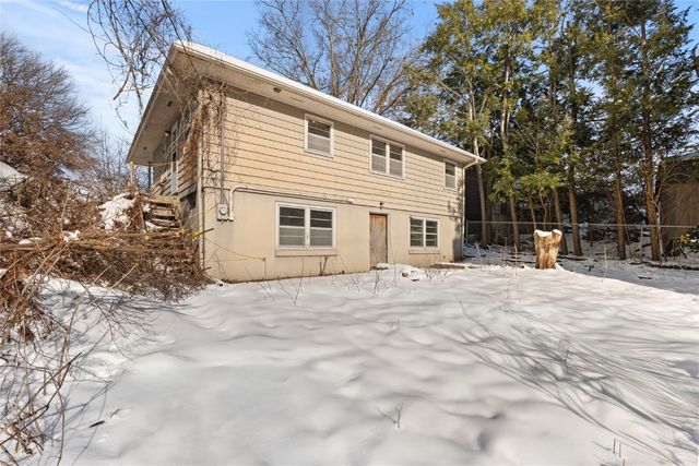 1219 Oakcrest, Iowa City, IA 52246