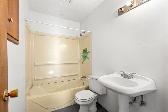 1219 Oakcrest, Iowa City, IA 52246