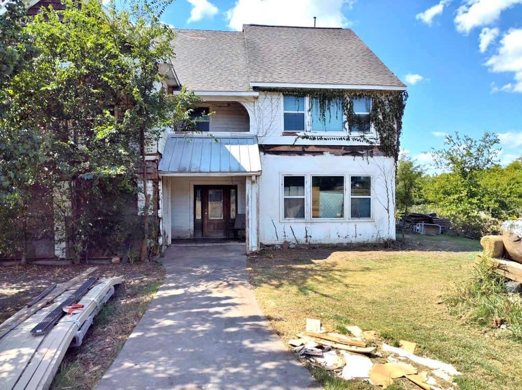 5077 E Line Road, Whitewright, TX 75491