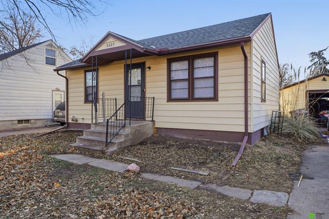 5327 Knox Street, Lincoln, NE 68504