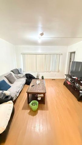 2925 S SHIELDS Avenue, Chicago, IL 60616