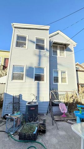 2925 S SHIELDS Avenue, Chicago, IL 60616