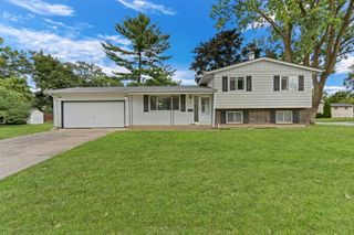 18758 W Highfield Drive, Gurnee, IL 60031