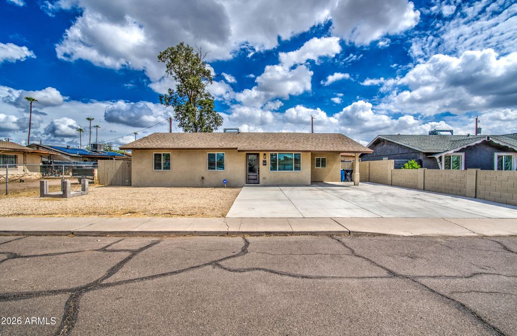 3245 N 43RD Avenue, Phoenix, AZ 85031 — exterior