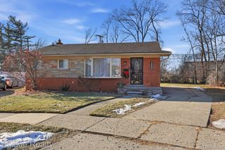 12801 Sterling Court, Oak Park, MI 48237