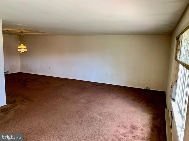 13 SUNRISE DR, Hamburg, PA 19526