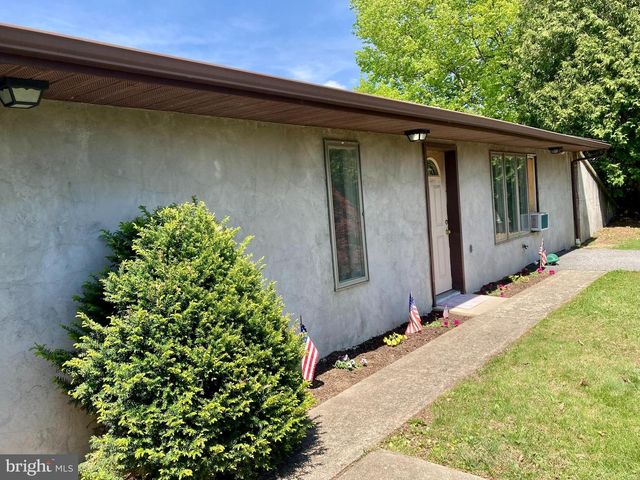13 SUNRISE DR, Hamburg, PA 19526