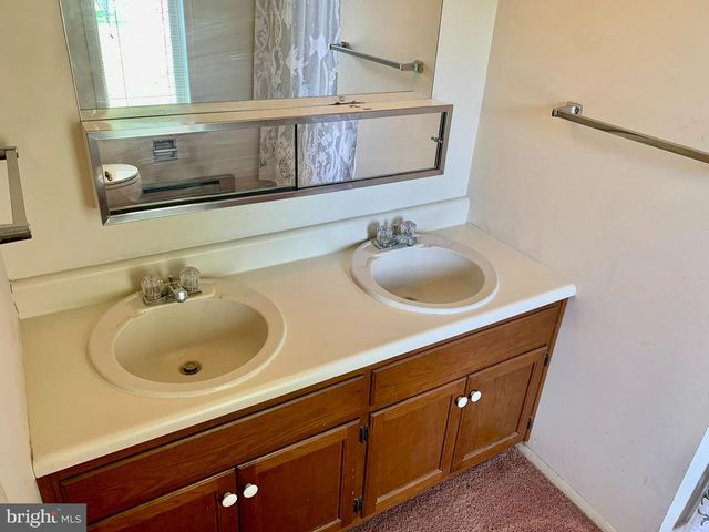 13 SUNRISE DR, Hamburg, PA 19526