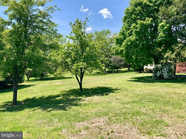 13 SUNRISE DR, Hamburg, PA 19526