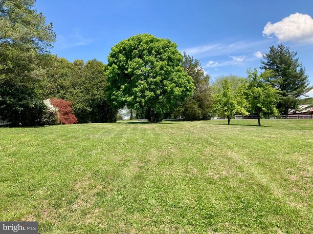 13 SUNRISE DR, Hamburg, PA 19526