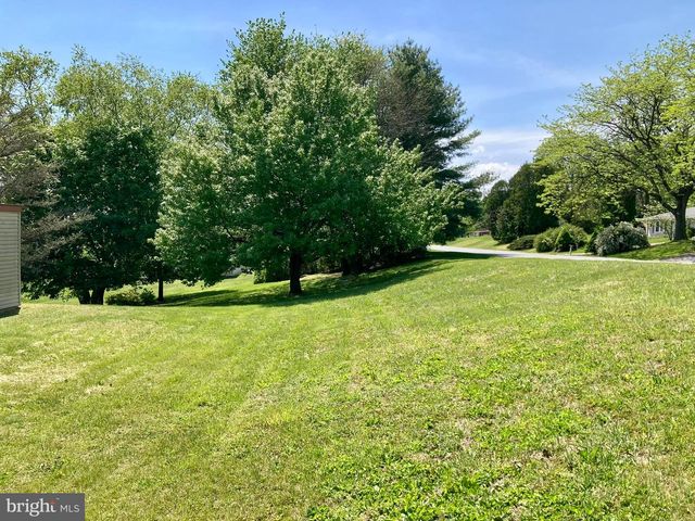 13 SUNRISE DR, Hamburg, PA 19526