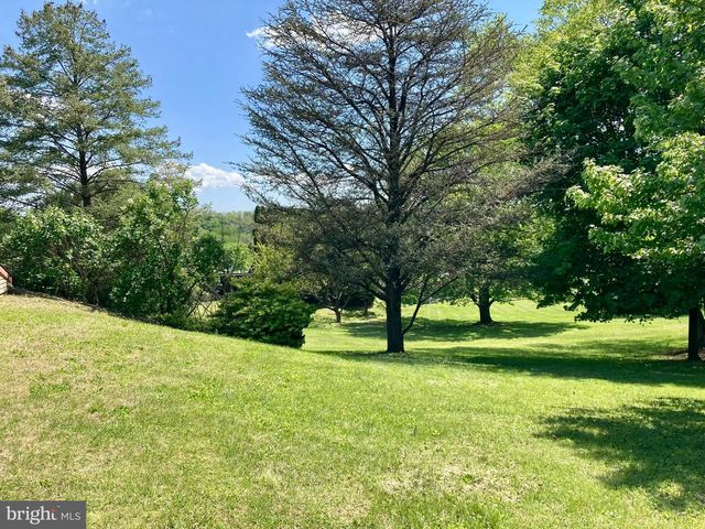 13 SUNRISE DR, Hamburg, PA 19526