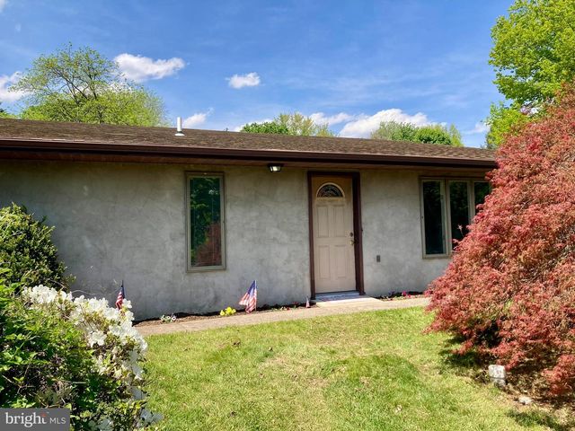 13 SUNRISE DR, Hamburg, PA 19526