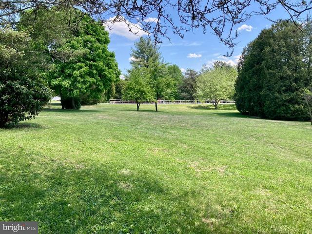 13 SUNRISE DR, Hamburg, PA 19526