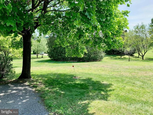 13 SUNRISE DR, Hamburg, PA 19526