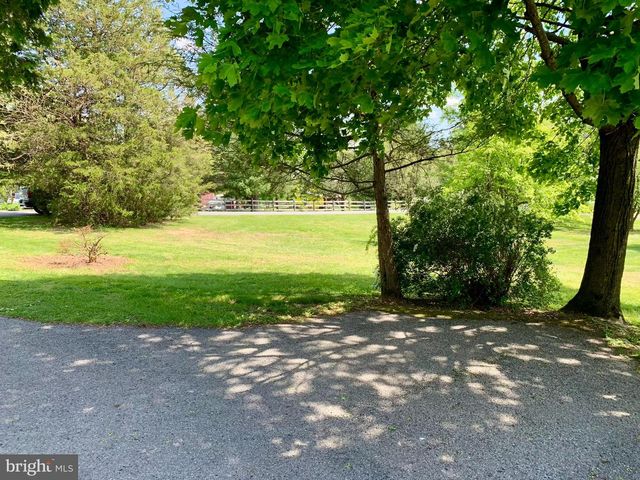 13 SUNRISE DR, Hamburg, PA 19526