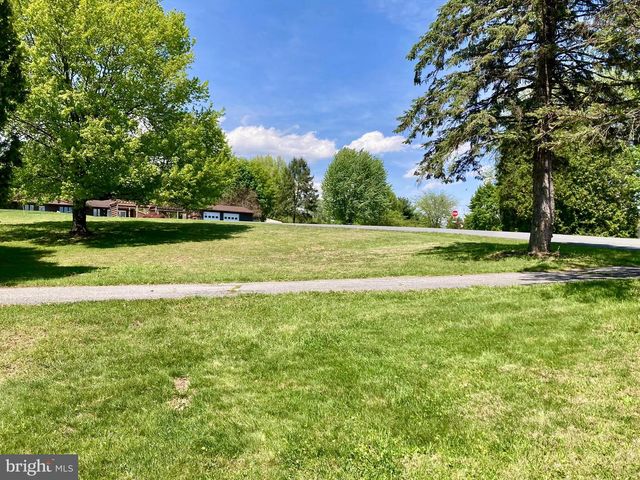 13 SUNRISE DR, Hamburg, PA 19526
