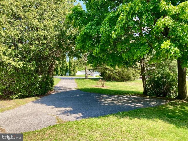 13 SUNRISE DR, Hamburg, PA 19526