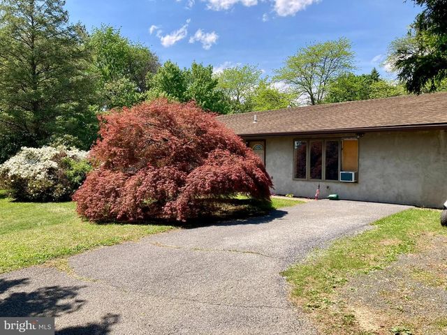 13 SUNRISE DR, Hamburg, PA 19526