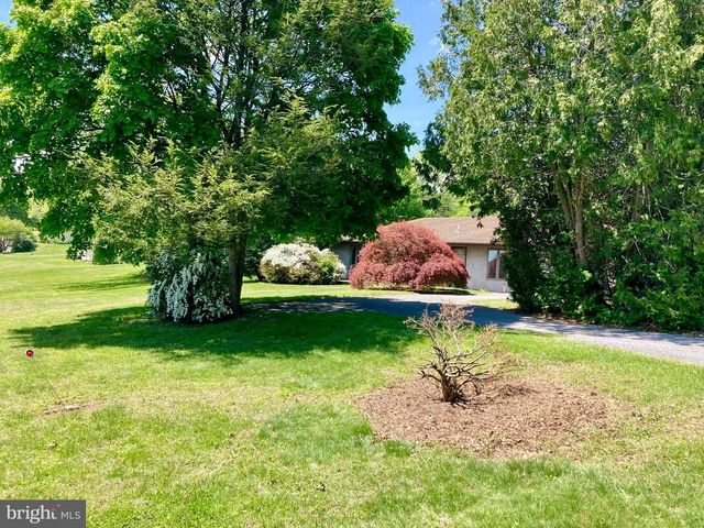 13 SUNRISE DR, Hamburg, PA 19526