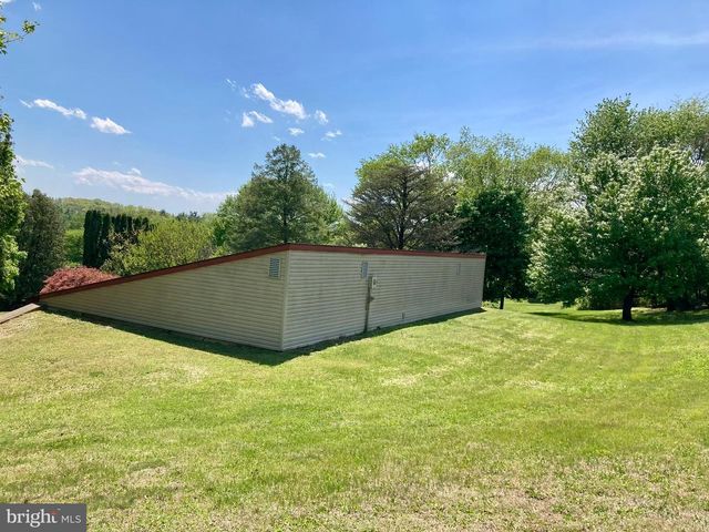 13 SUNRISE DR, Hamburg, PA 19526
